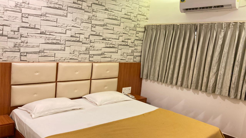 deluxe room non ac