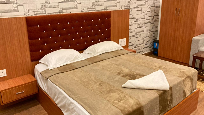 deluxe room NON AC