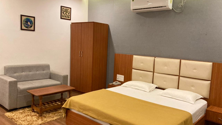 deluxe room NON AC